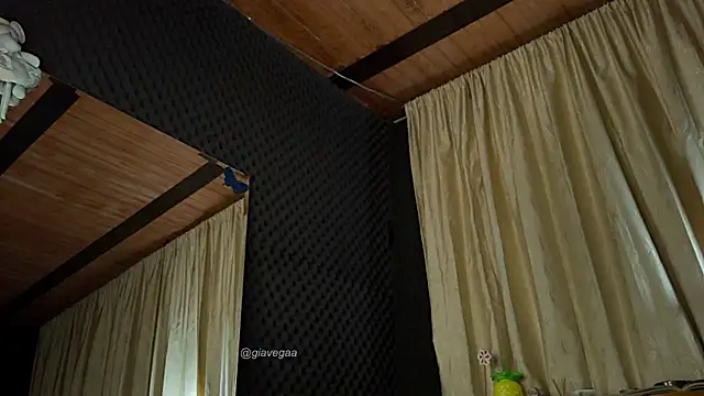 gigifontaine   online show from January 11, 2026, 8:58 pm