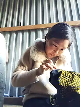 vivi cute online show from October 5, 2025, 2:21 am