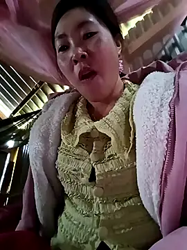 vivi cute online show from October 26, 2025, 2:06 am