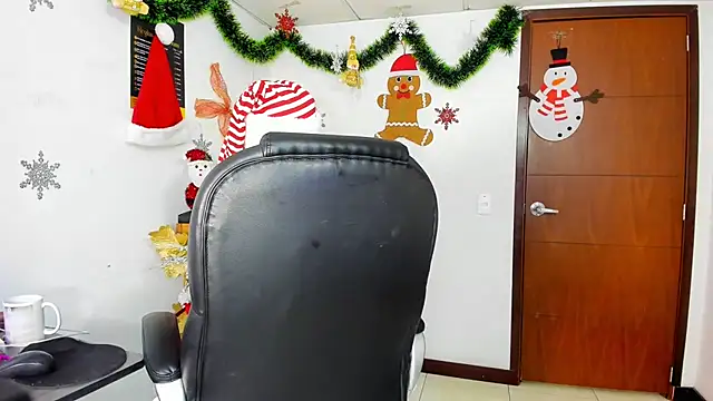 Aisha hotts777 online show from December 22, 2025, 5:26 am