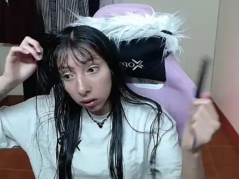 ScarlettShirahoshi online show from November 25, 2025, 3:56 pm