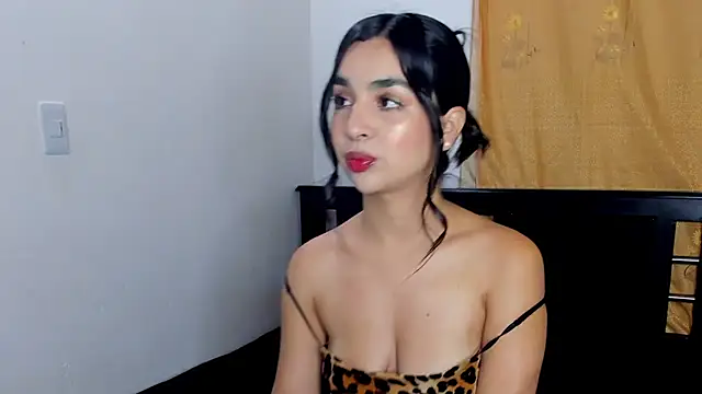 Snapshot of MelyRousee chatting on September 30, 2025, 11:32 pm MelyRousee online show from September 30, 2025, 11:32 pm