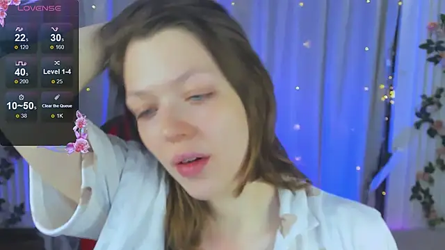 Lunar Lily online show from October 10, 2025, 5:39 am