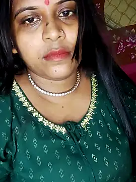 Hot-Show2 online show from September 15, 2025, 4:07 pm