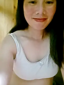 LyyChac online show from September 12, 2025, 1:44 pm