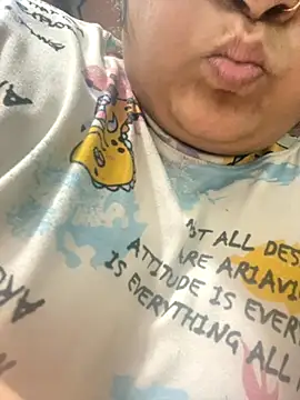 indian-hotmilfs online show from September 26, 2025, 1:26 pm