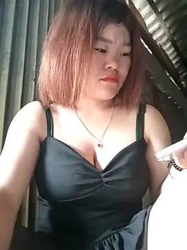 sukabae00 online show from April 16, 2026, 11:29 pm