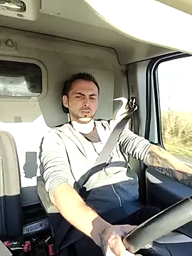 papichulo0099 online show from November 7, 2025, 7:08 am