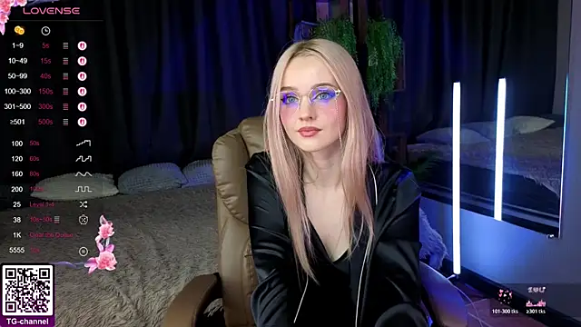 exxxcore  online show from October 27, 2025, 10:14 pm