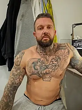 tattedmuscle1 online show from October 31, 2025, 6:42 pm