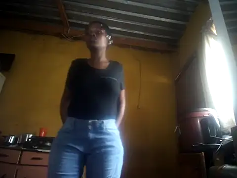 Snapshot of Caramelchick01 chatting on September 24, 2025, 9:45 am Caramelchick01 online show from September 24, 2025, 9:45 am