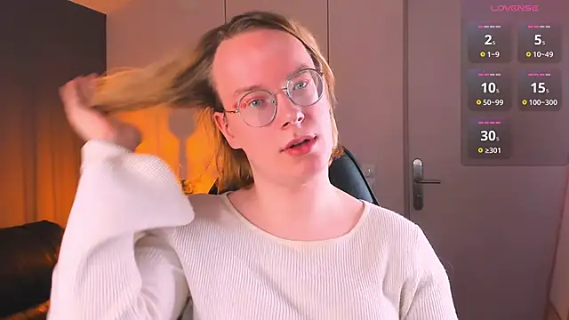 Amanda Butlerr online show from October 5, 2025, 11:19 am