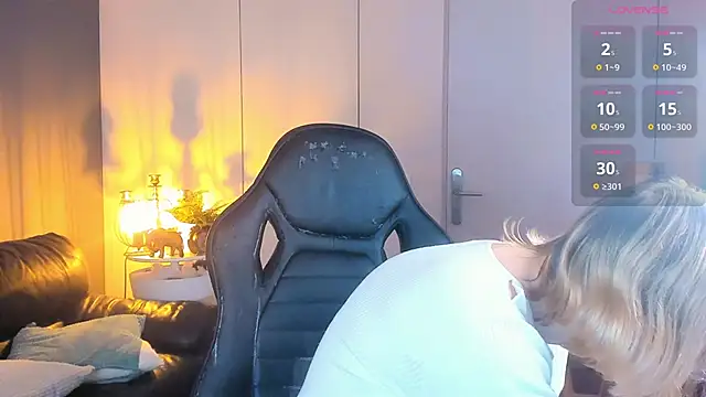 Amanda Butlerr online show from October 12, 2025, 9:41 am