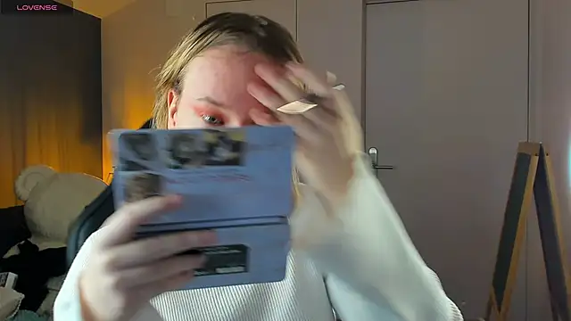 Amanda Butlerr online show from November 13, 2025, 10:25 am