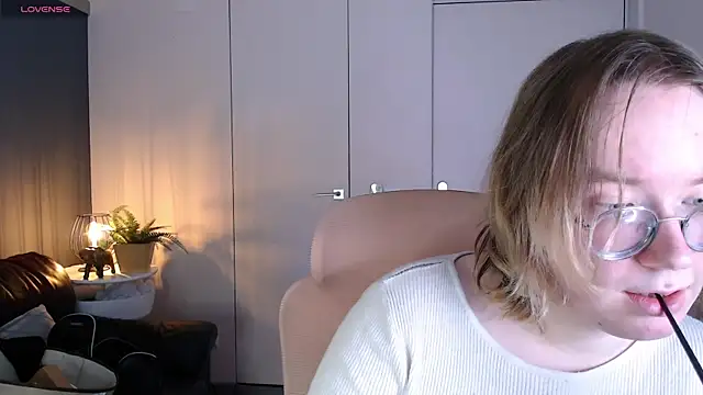 Amanda Butlerr online show from May 8, 2026, 10:53 am