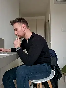 mrlyuis online show from December 17, 2025, 12:44 pm