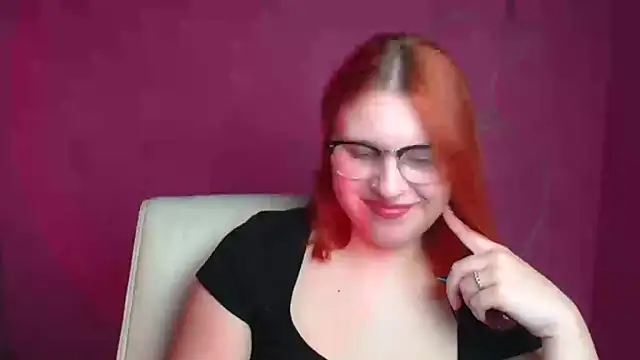 ScarletVixen  online show from September 18, 2025, 11:40 pm
