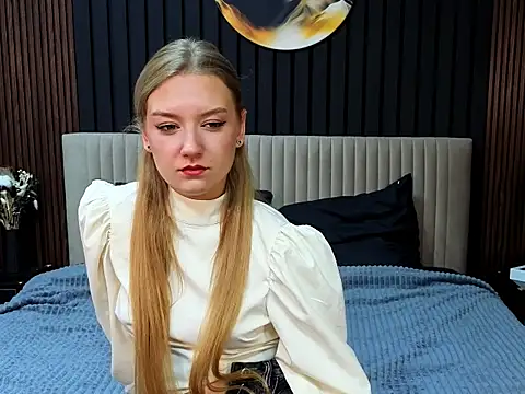 DarcyWilsy online show from November 4, 2025, 8:52 pm