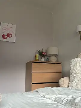 AlyssaAngell online show from September 19, 2025, 9:22 am