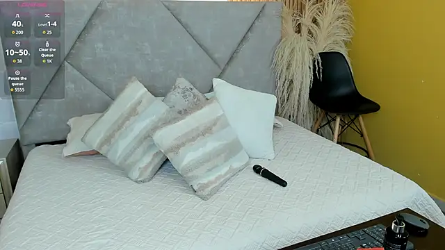 Brunnette Sensation online show from November 26, 2025, 6:20 pm