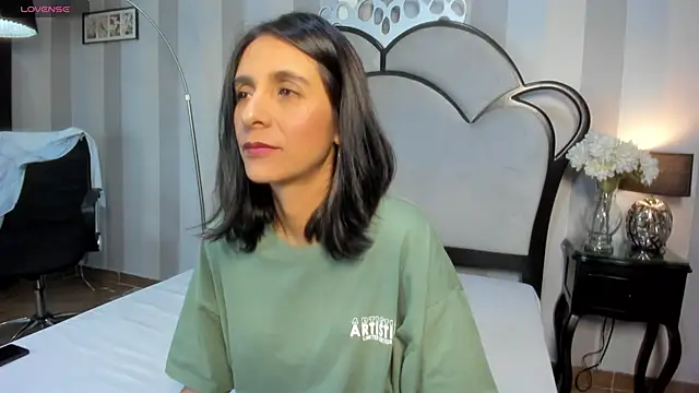 MiaAmore  online show from January 16, 2026, 7:40 pm