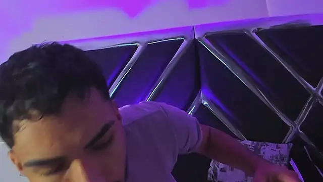 AlekRuizx online show from September 19, 2025, 1:45 pm