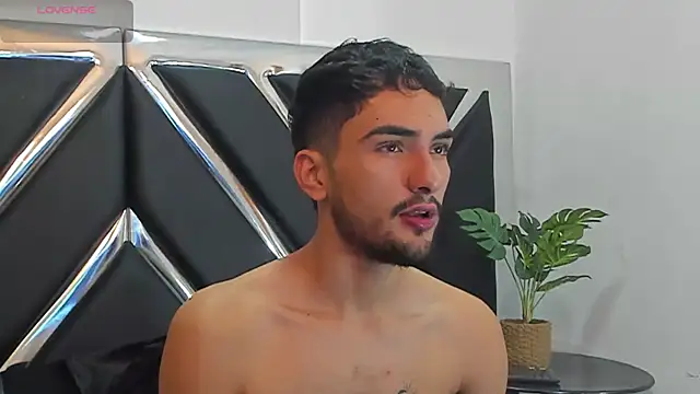 AlekRuizx online show from September 23, 2025, 5:49 pm