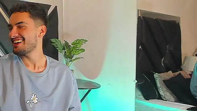 AlekRuizx online show from September 25, 2025, 4:27 am