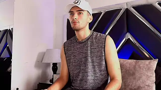 AlekRuizx online show from November 7, 2025, 7:36 pm