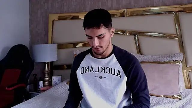 AlekRuizx online show from November 9, 2025, 4:05 pm