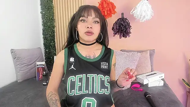 Mia zafir online show from October 11, 2025, 2:55 am