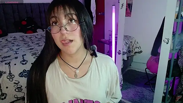 lilitth777 online show from February 5, 2026, 12:04 am