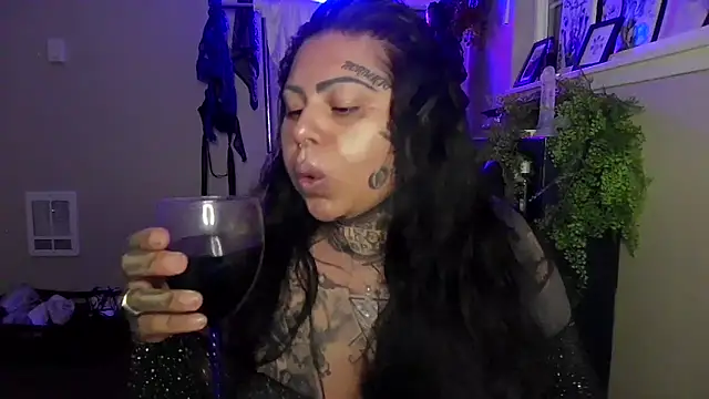 Snapshot of chicanachic13 chatting on June 3, 2026, 5:10 am chicanachic13 online show from June 3, 2026, 5:10 am