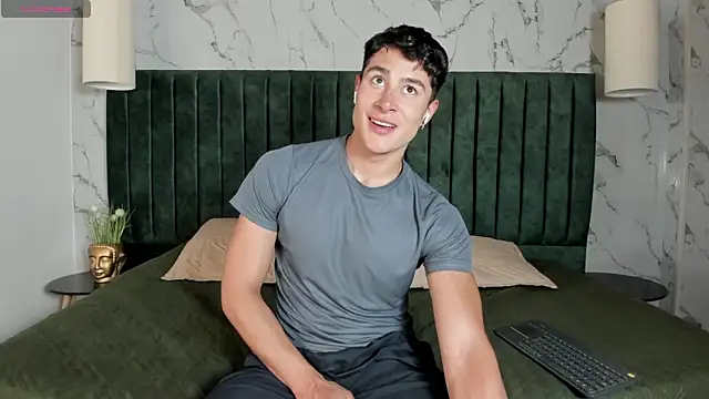 AustinJones  online show from January 14, 2026, 9:20 pm