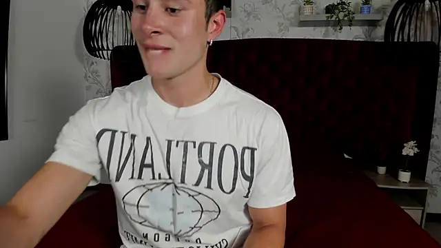Snapshot of AustinJones_ chatting on July 7, 2026, 7:29 pm AustinJones online show from July 7, 2026, 7:29 pm