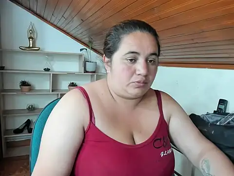 Khloe Tommson  online show from November 6, 2025, 12:06 pm