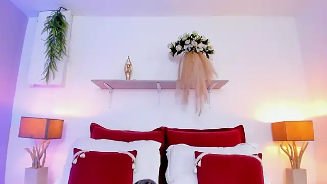 LuciaBenett  online show from October 19, 2025, 7:25 pm