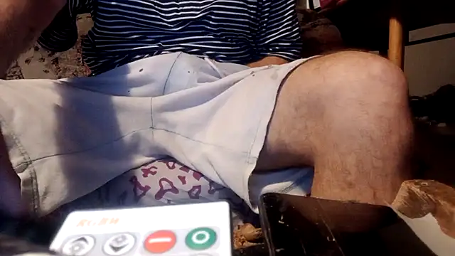 Halloalbert889 online show from October 24, 2025, 9:55 pm