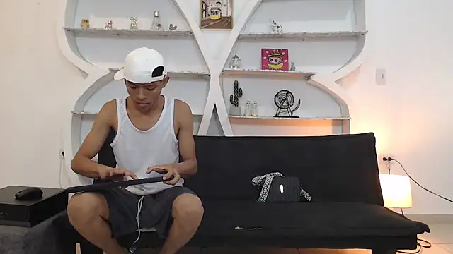 BEAUTY BOYS1 online show from November 19, 2025, 7:08 am