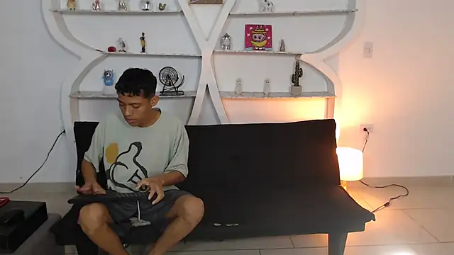 BEAUTY BOYS1 online show from November 28, 2025, 7:11 am