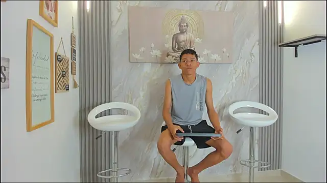 BEAUTY BOYS1 online show from December 23, 2025, 7:28 am