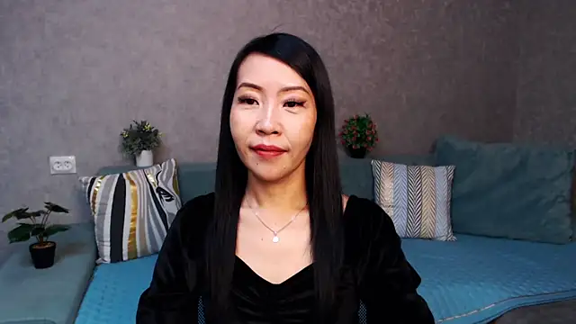 LiaPak online show from November 19, 2025, 1:05 am