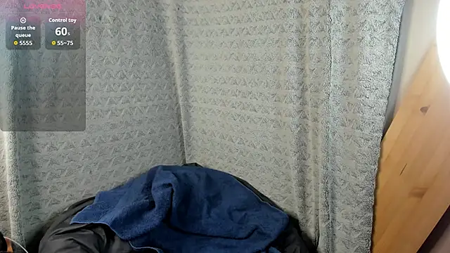 MiaLores online show from October 23, 2025, 8:57 am