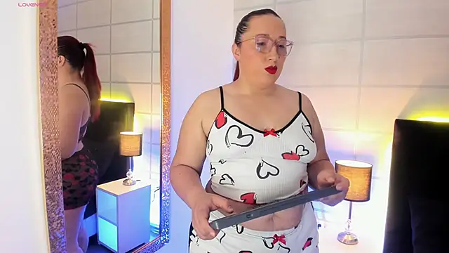 fieryluciana online show from September 30, 2025, 3:44 am