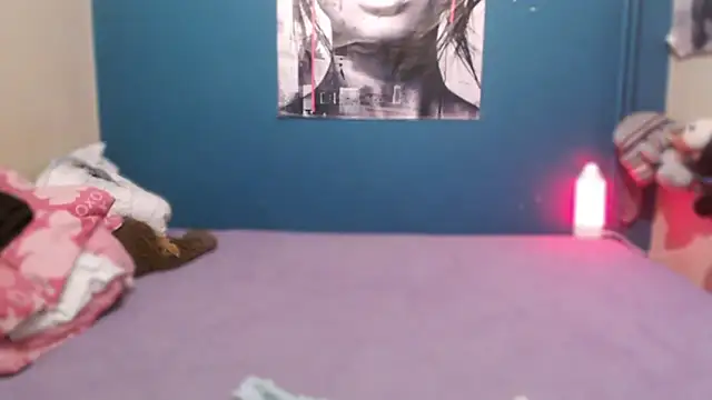 NADINNNE online show from April 14, 2026, 7:09 pm