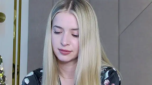 Snapshot of Touch_me chatting on December 5, 2025, 4:47 pm Touch me online show from December 5, 2025, 4:47 pm