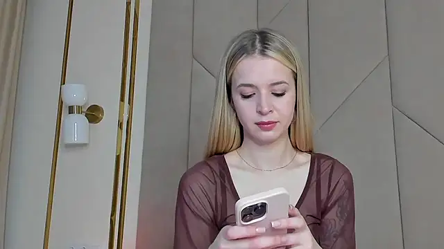 Snapshot of Touch_me chatting on January 9, 2026, 5:15 pm Touch me online show from January 9, 2026, 5:15 pm