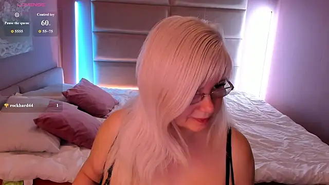 Snapshot of Hella_Fabel chatting on July 13, 2026, 1:19 am Hella Fabel online show from July 13, 2026, 1:19 am