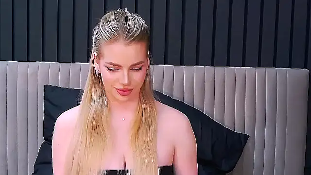 Snapshot of MilanaCeleste chatting on November 27, 2025, 6:10 pm MilanaCeleste online show from November 27, 2025, 6:10 pm