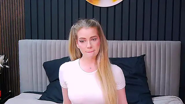 Snapshot of MilanaCeleste chatting on December 4, 2025, 5:21 pm MilanaCeleste online show from December 4, 2025, 5:21 pm